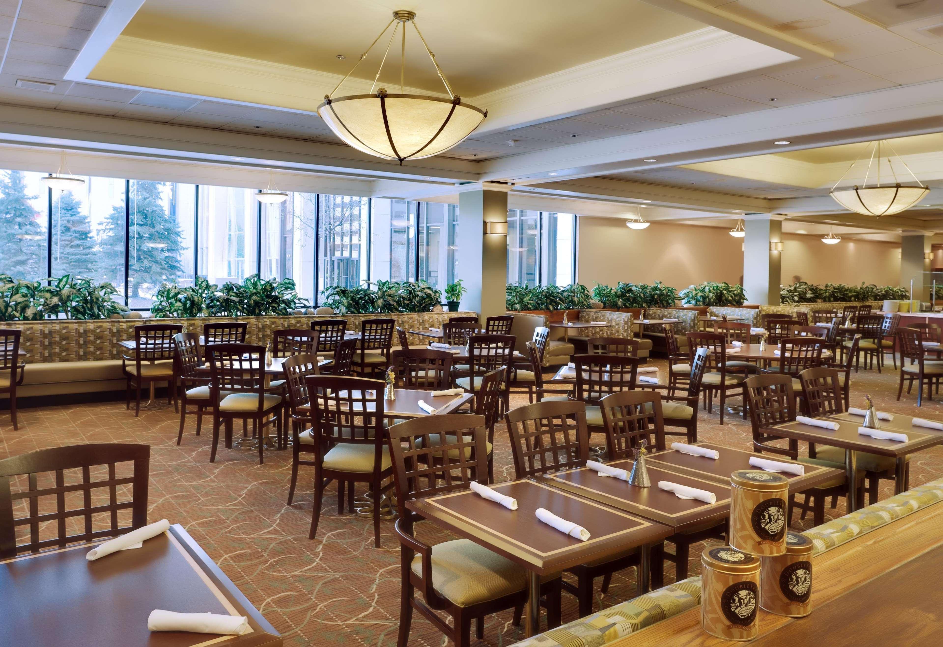 Doubletree By Hilton Hotel & Executive Meeting Center Omaha-Downtown Restaurant photo